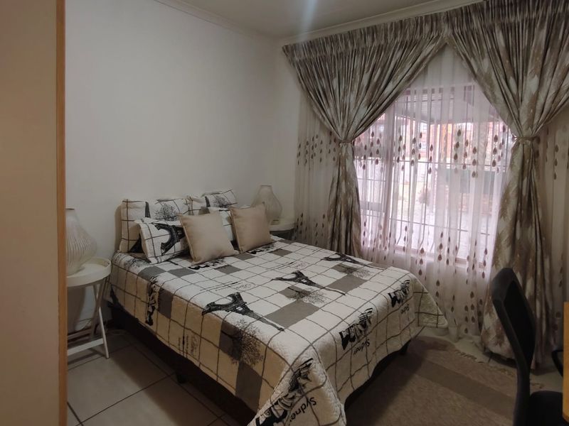 ✨ Elegant 3-Bedroom Residence in a Prestigious Secure Estate ✨ - Photo 7