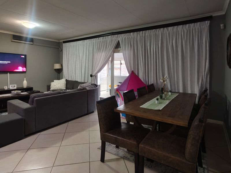 ✨ Elegant 3-Bedroom Residence in a Prestigious Secure Estate ✨ - Photo 5
