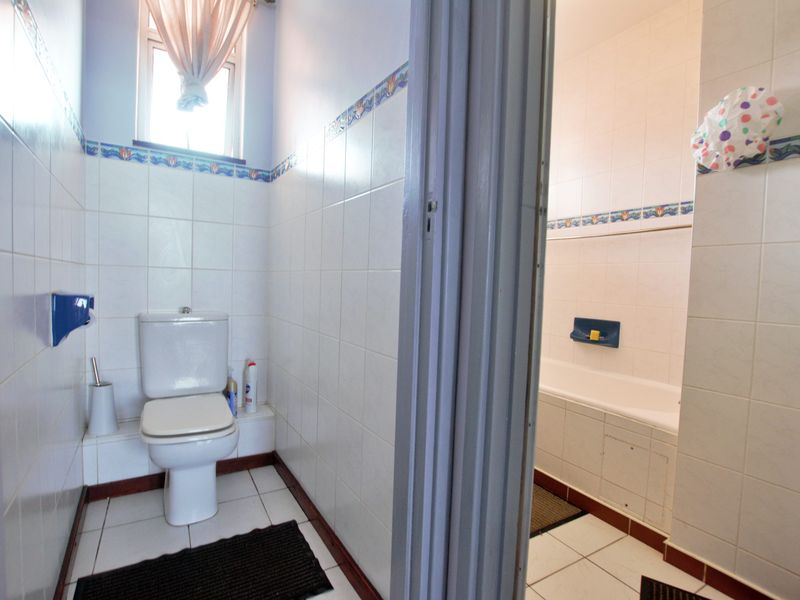 Location, Views, Lifestyle – This flatlet has it all! - Photo 6