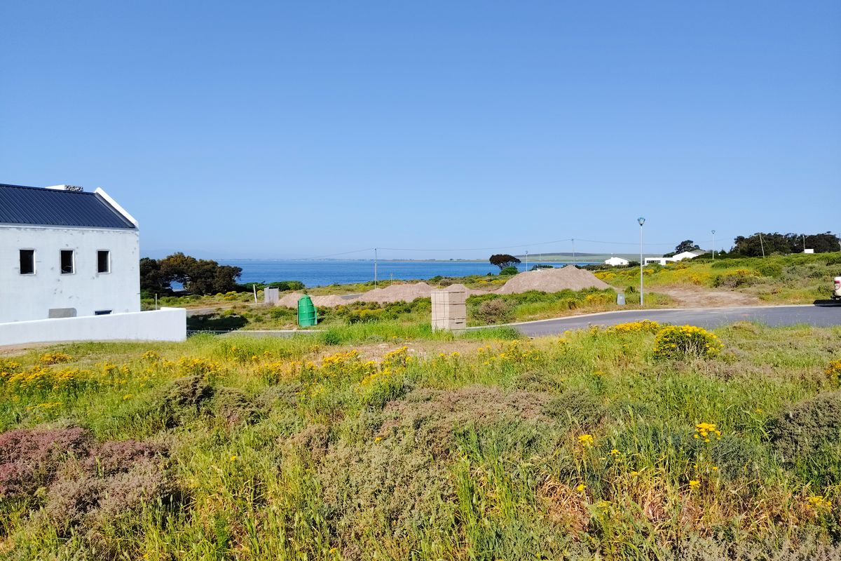 Discover the perfect canvas for your dream home on this 260m2 vacant land in scenic St Helena Views! - Photo 2