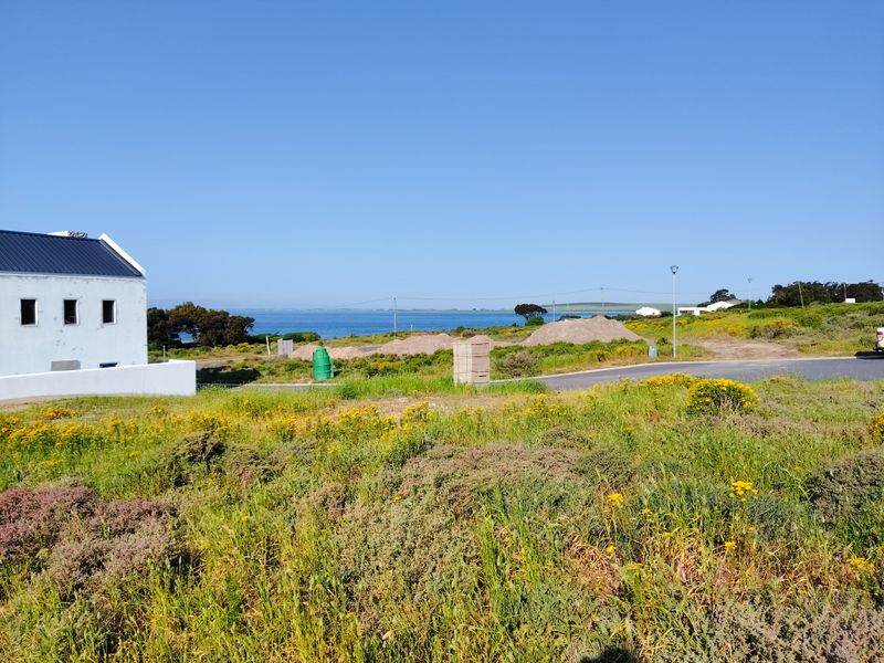 Discover the perfect canvas for your dream home on this 260m2 vacant land in scenic St Helena Views! - Photo 2
