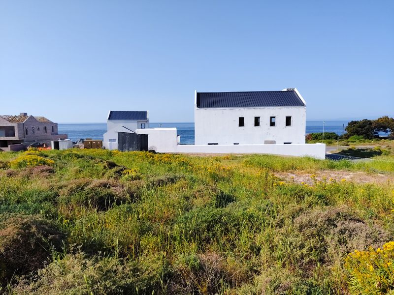 Discover the perfect canvas for your dream home on this 260m2 vacant land in scenic St Helena Views! - Photo 3