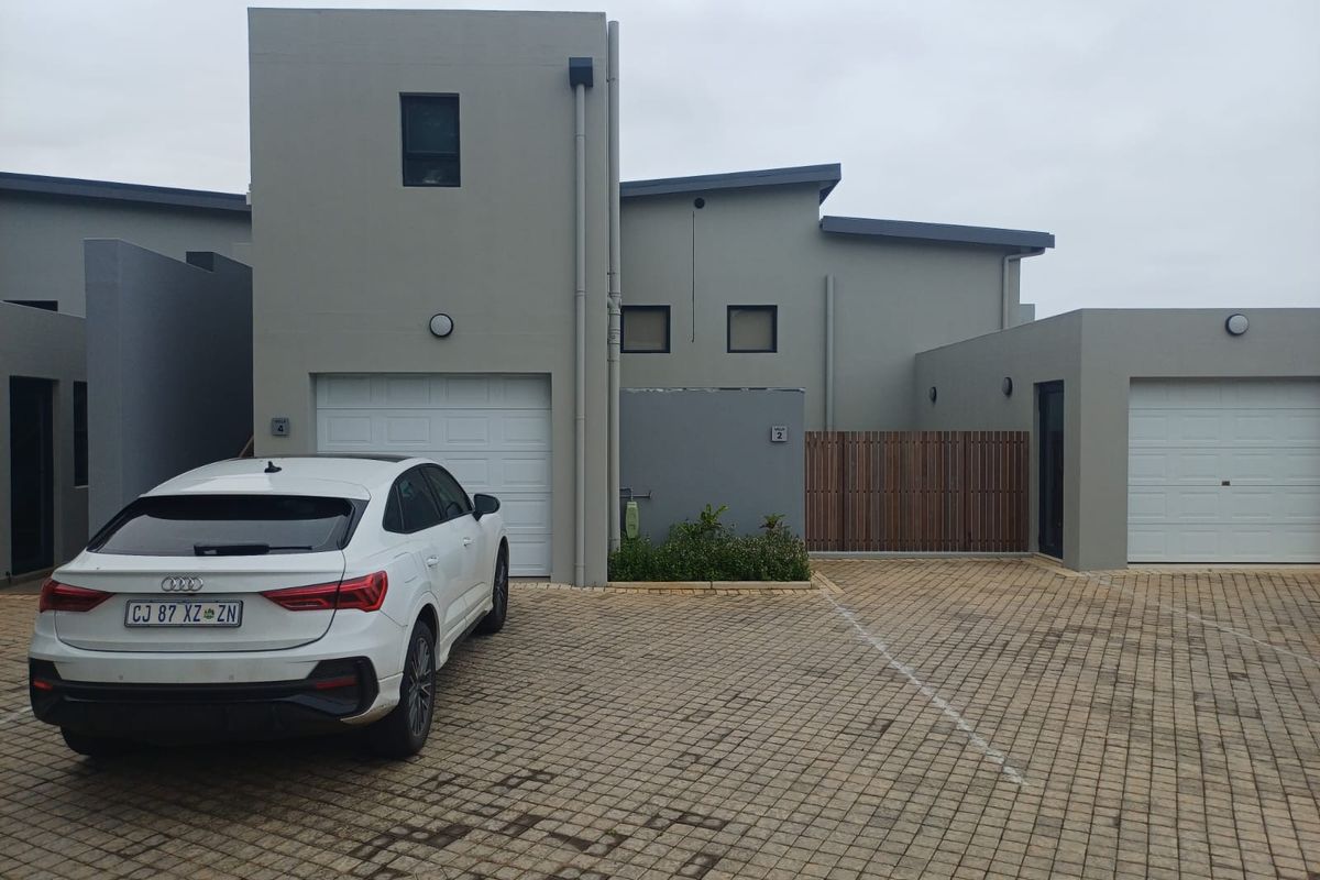 Modern Coastal Home with Sleek Finishes and Ocean Views - Photo 3