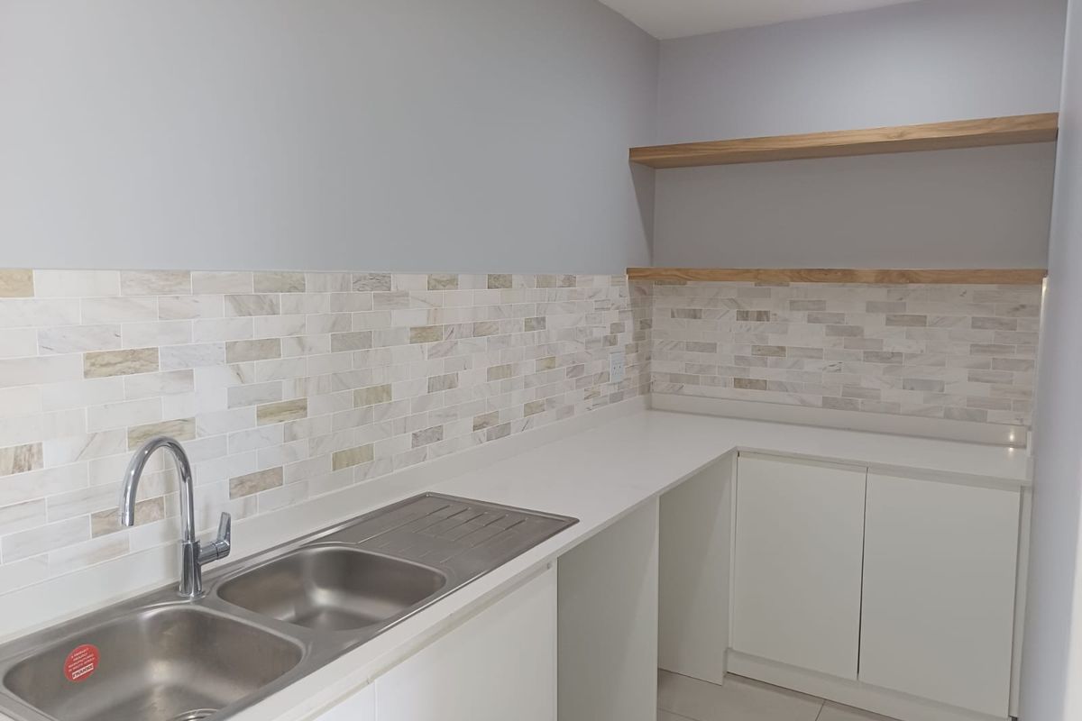 Modern Coastal Home with Sleek Finishes and Ocean Views - Photo 5