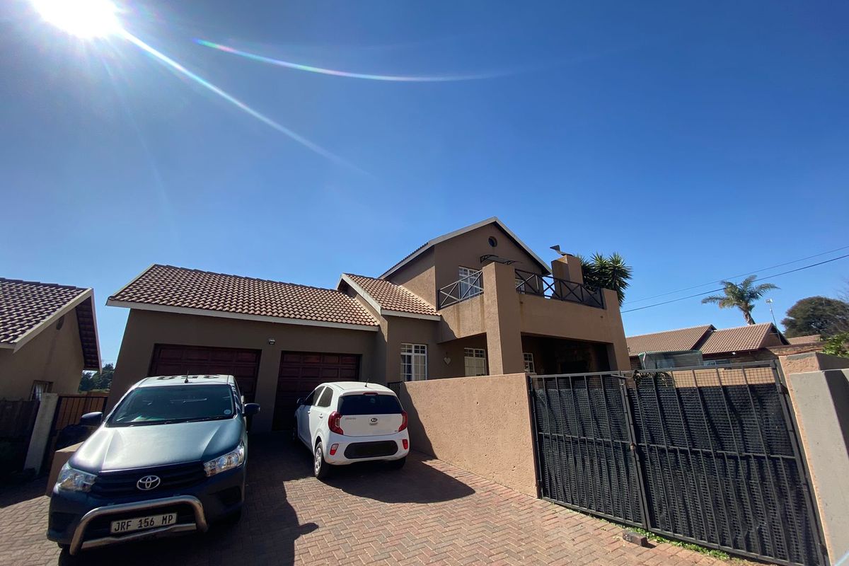 Your dream home awaits - Photo 2