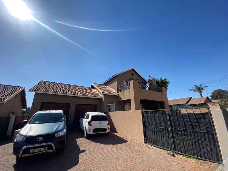 Your dream home awaits - Photo 2