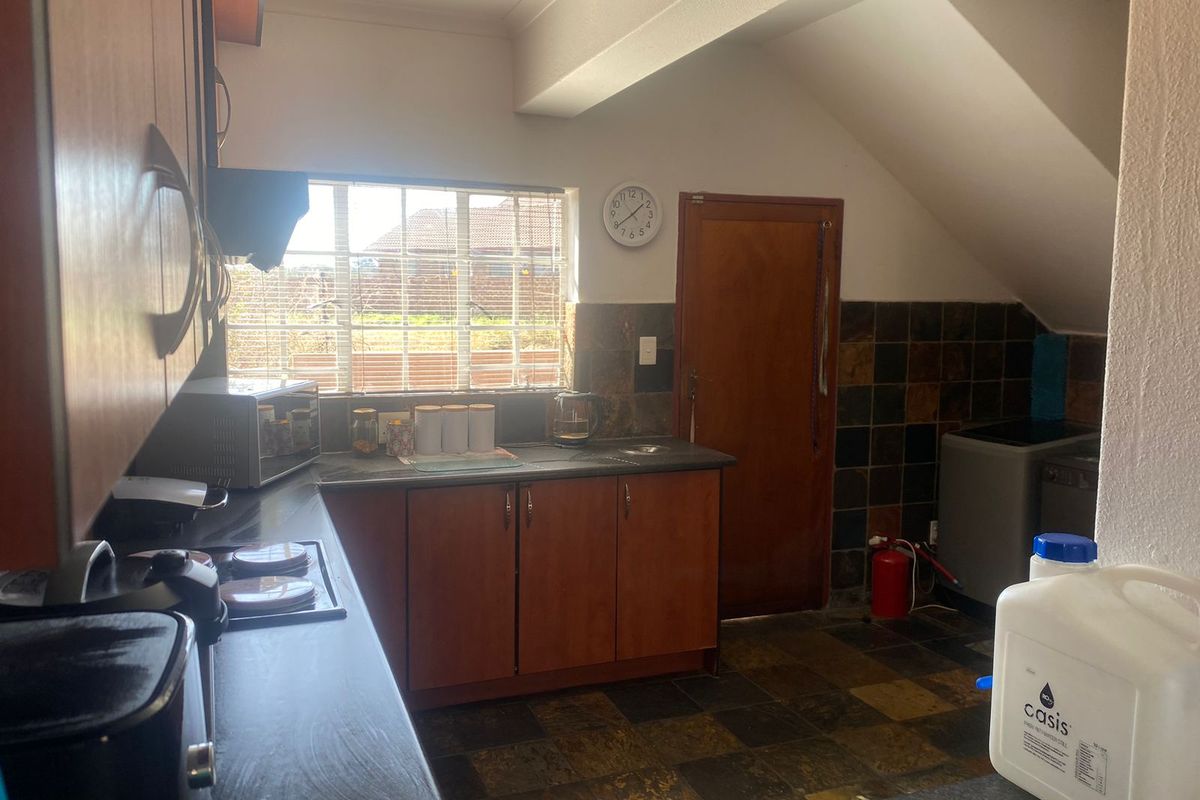 Your dream home awaits - Photo 4