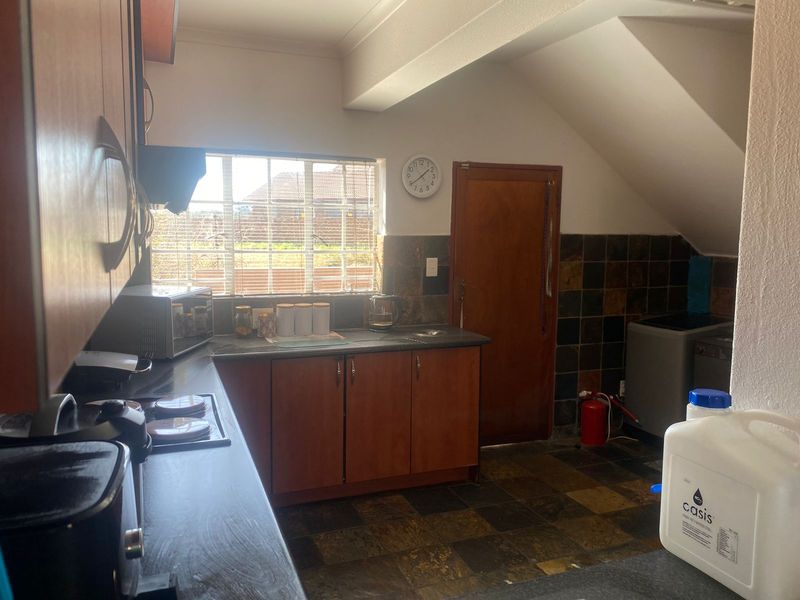 Your dream home awaits - Photo 4