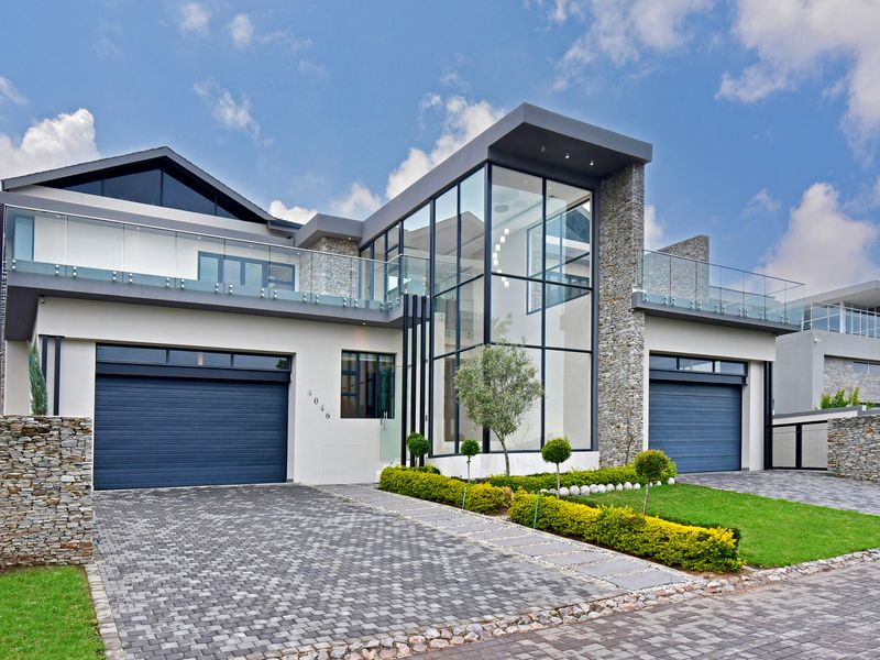 Magnificent 7 Ensuite Bedroom Mansion with Breathtaking Views – Waterfall Estate - Photo 2