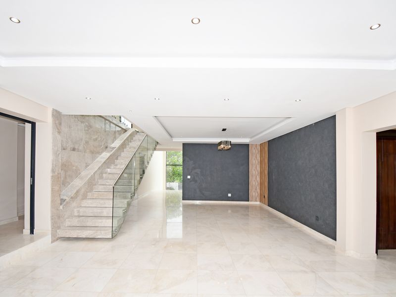 Magnificent 7 Ensuite Bedroom Mansion with Breathtaking Views – Waterfall Estate - Photo 9