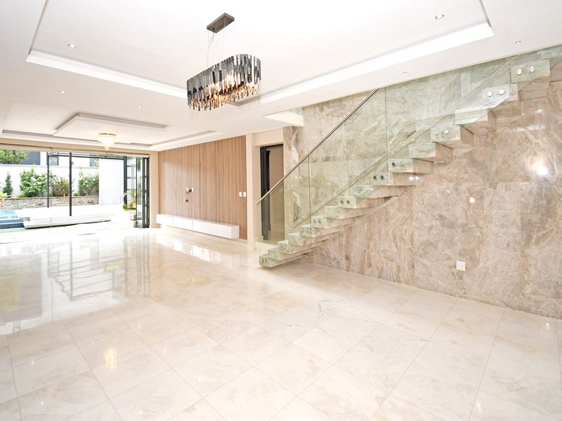 Magnificent 7 Ensuite Bedroom Mansion with Breathtaking Views – Waterfall Estate - Photo 7