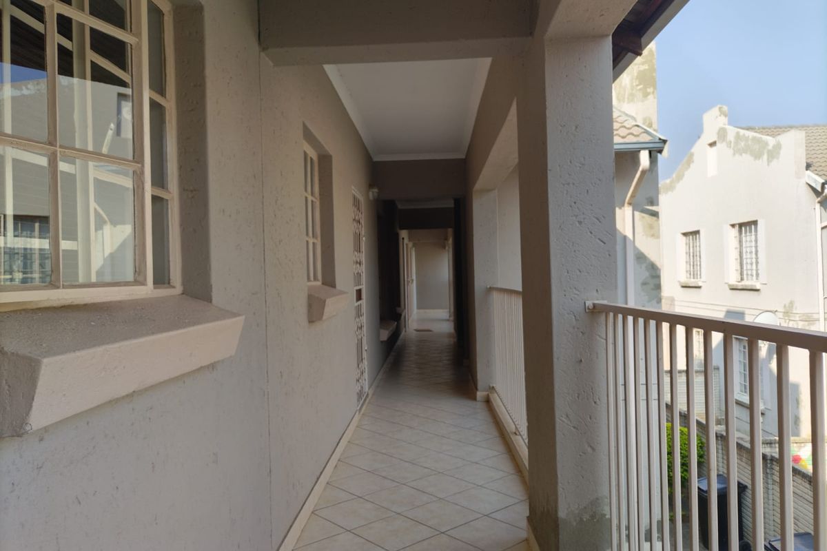 🌟 Stylish & Secure 2-Bedroom Apartment in Waterfall East - Photo 3