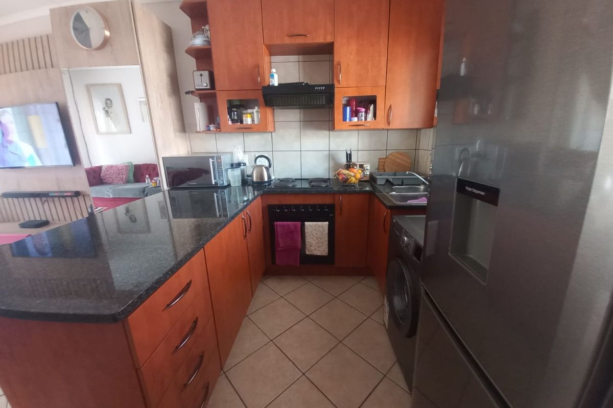 🌟 Stylish & Secure 2-Bedroom Apartment in Waterfall East - Photo 5