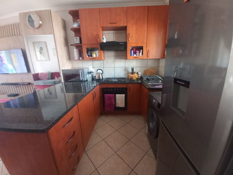 🌟 Stylish & Secure 2-Bedroom Apartment in Waterfall East - Photo 5
