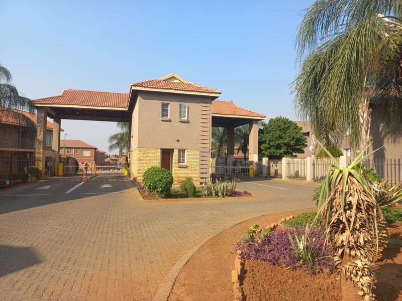 🌟 Stylish & Secure 2-Bedroom Apartment in Waterfall East