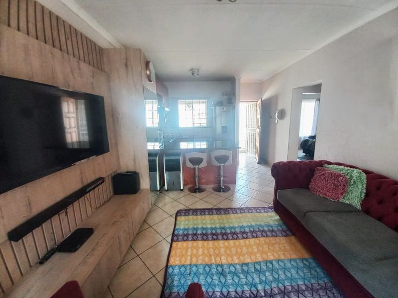 🌟 Stylish & Secure 2-Bedroom Apartment in Waterfall East - Photo 9