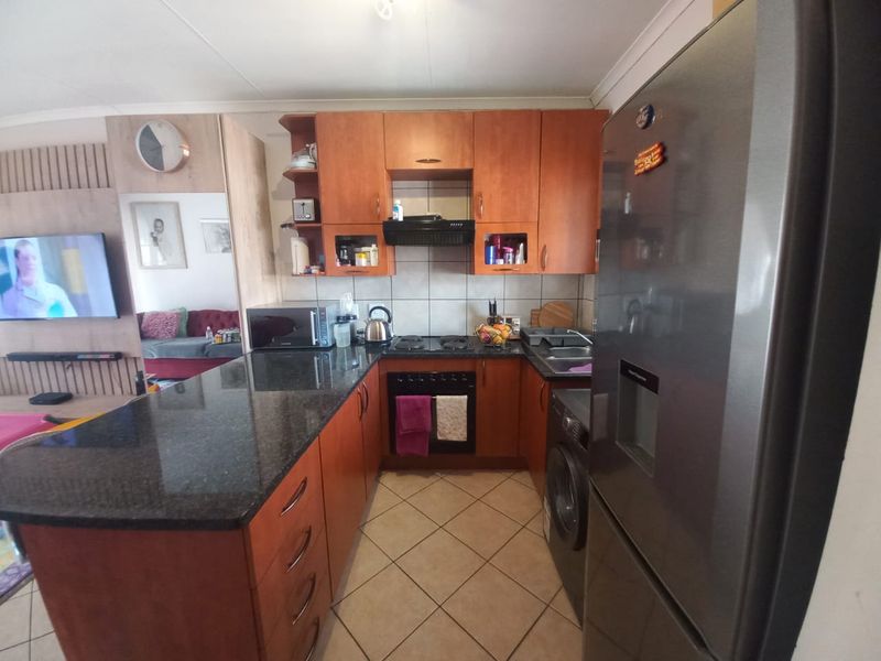 🌟 Stylish & Secure 2-Bedroom Apartment in Waterfall East - Photo 8