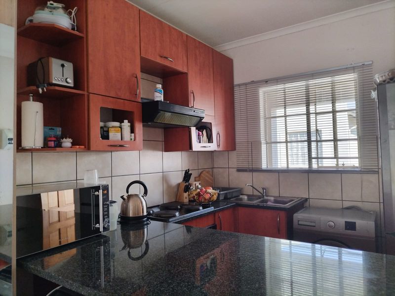 🌟 Stylish & Secure 2-Bedroom Apartment in Waterfall East - Photo 7