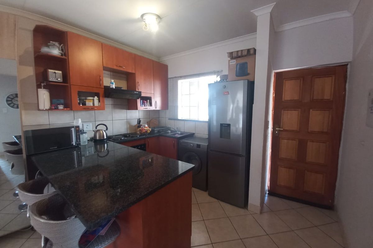 🌟 Stylish & Secure 2-Bedroom Apartment in Waterfall East - Photo 4