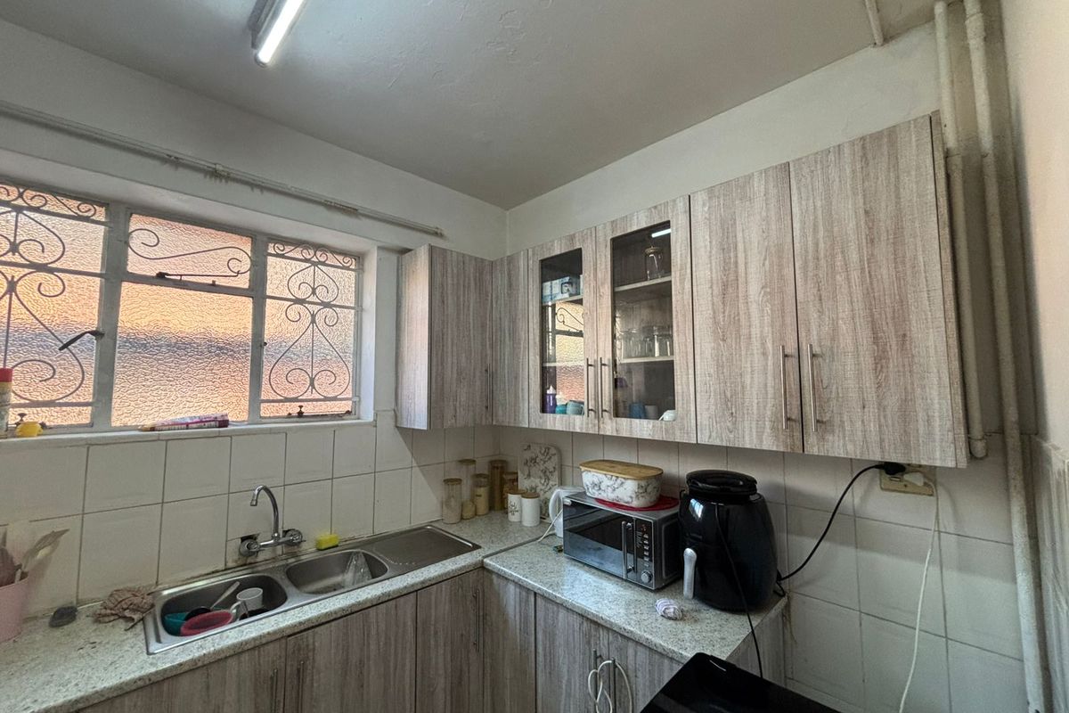 Investment Opportunity with Lifestyle Appeal, Prime Location - Photo 4