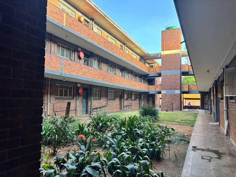 Investment Opportunity with Lifestyle Appeal, Prime Location - Photo 2