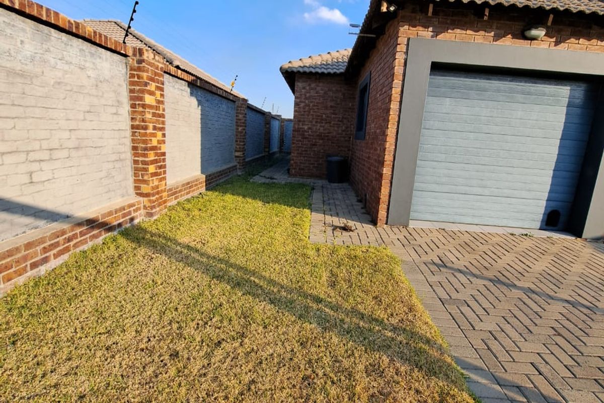 Modern Comfort Meets Convenience – 2 Bed, 2 Bath Gem for Sale - Photo 3