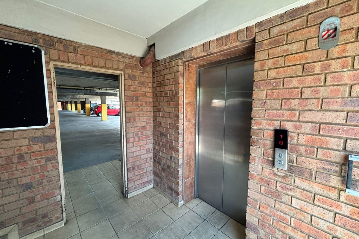 Investment Property - Stunning Building - Impeccably maintained - Photo 2