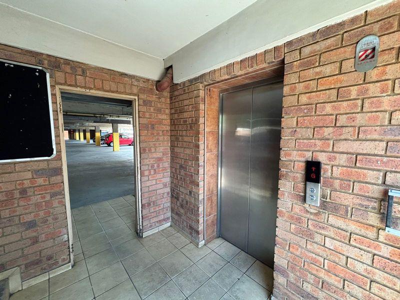 Investment Property - Stunning Building - Impeccably maintained - Photo 2