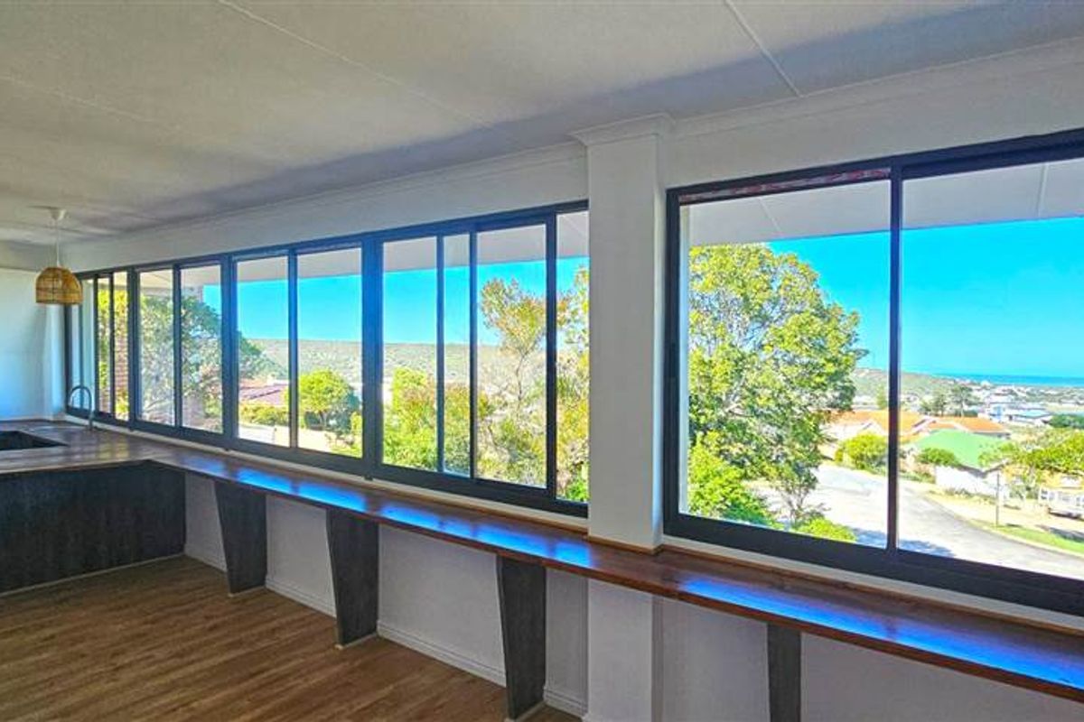 Modern Coastal Living with Flatlet in Stilbaai - Photo 2