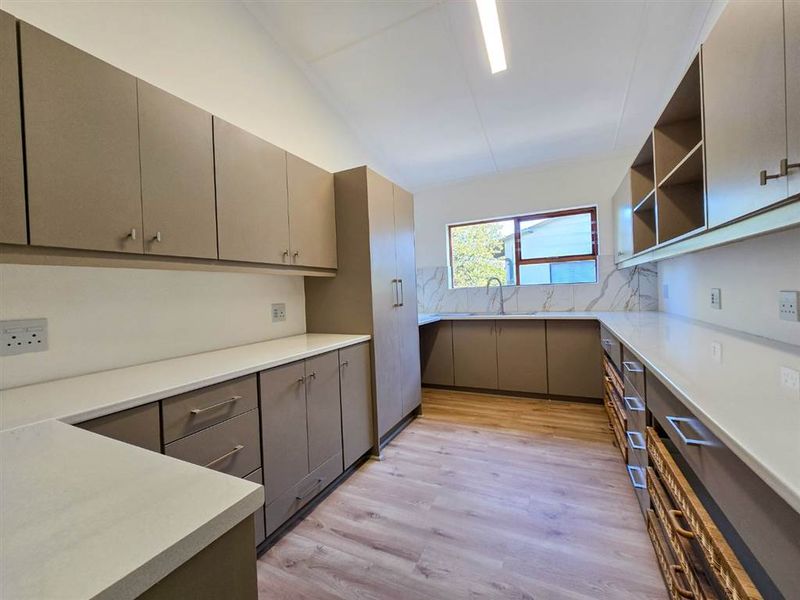 Modern Coastal Living with Flatlet in Stilbaai - Photo 7