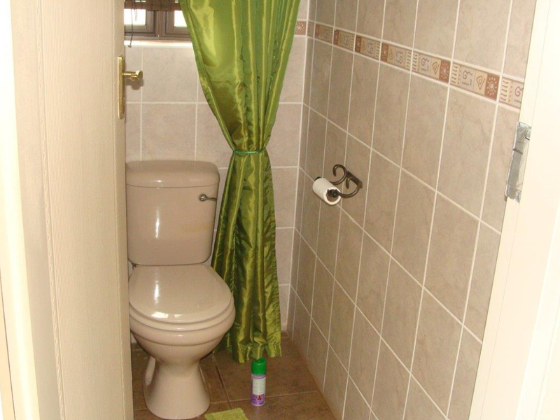 Charming 2-bedroom house for sale in Koster; perfect for cozy living or investment opportunity! - Photo 9