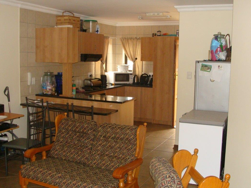 Charming 2-bedroom house for sale in Koster; perfect for cozy living or investment opportunity! - Photo 7