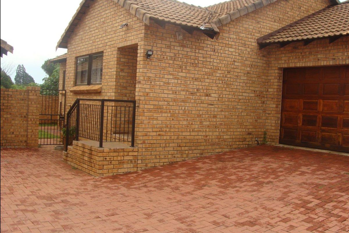 KosteCharming 2-bedroom house - perfect for cozy living or investment opportunity! - Photo 2