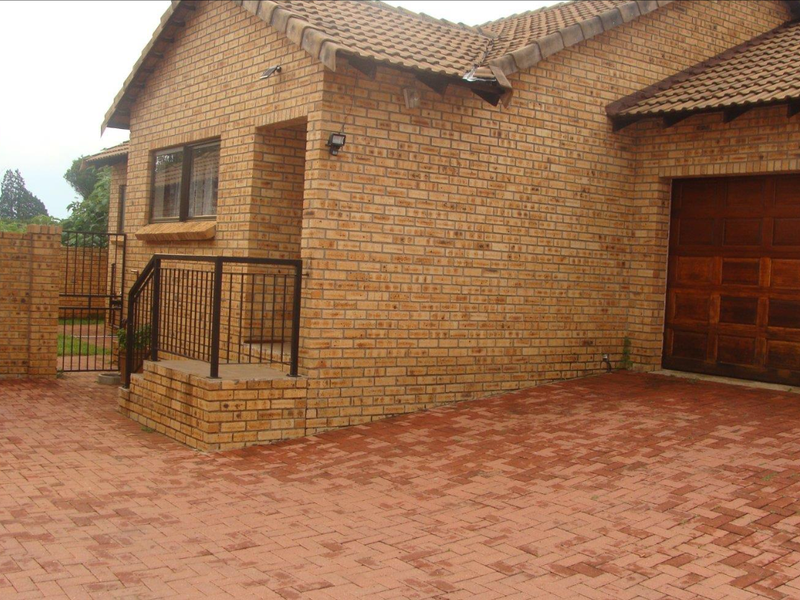 KosteCharming 2-bedroom house - perfect for cozy living or investment opportunity! - Photo 2