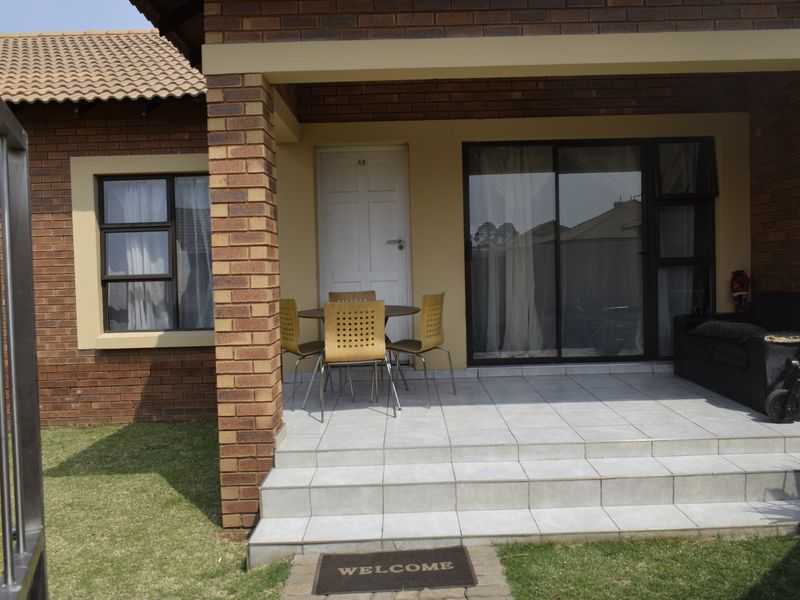 Modern 3 bedroom property for sale in Helderwyk. - Photo 7