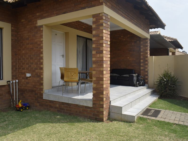 Modern 3 bedroom property for sale in Helderwyk. - Photo 6