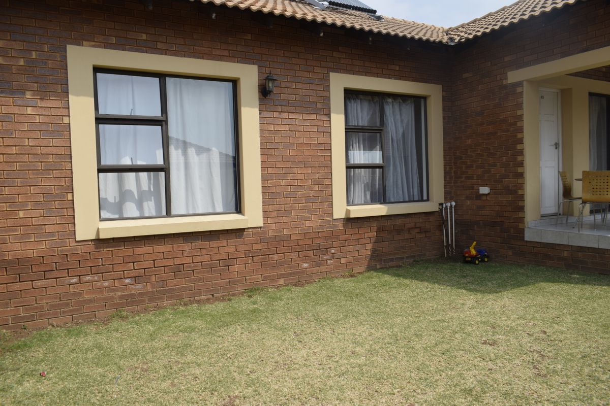 Modern 3 bedroom property for sale in Helderwyk. - Photo 5