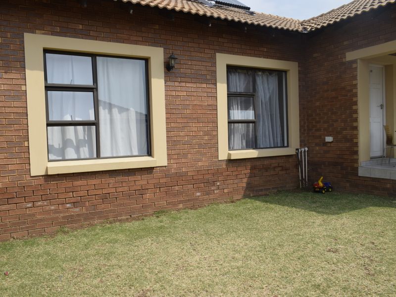 Modern 3 bedroom property for sale in Helderwyk. - Photo 5