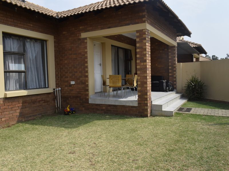 Modern 3 bedroom property for sale in Helderwyk. - Photo 2