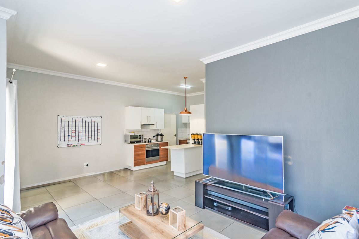 Upmarket living in The Secure Rocklands! - Photo 5