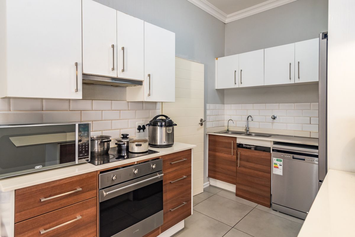 Upmarket living in The Secure Rocklands! - Photo 4