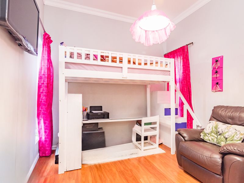 Upmarket living in The Secure Rocklands! - Photo 9