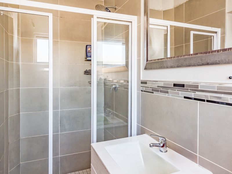 Upmarket living in The Secure Rocklands! - Photo 8