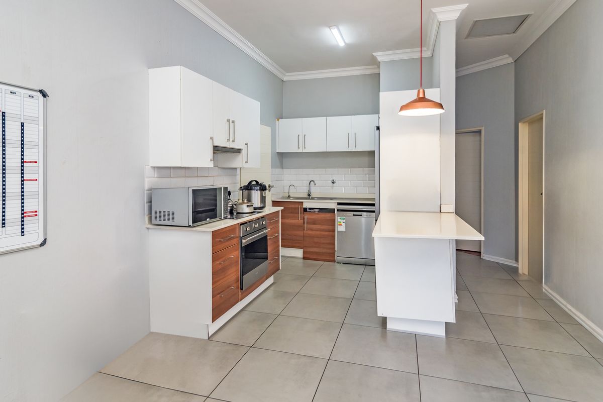 Upmarket living in The Secure Rocklands! - Photo 3