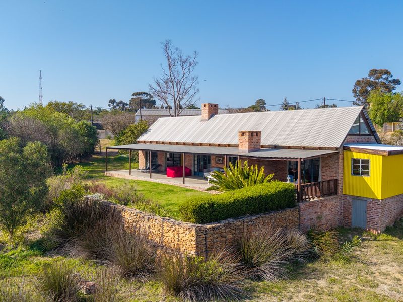 Renovated Industrial-Modern Farmhouse in Napier - Photo 2