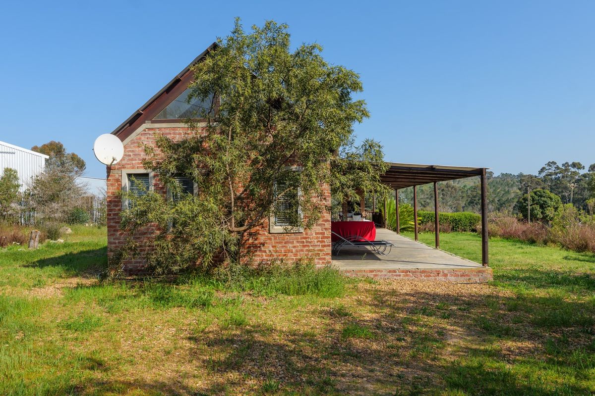 Renovated Industrial-Modern Farmhouse in Napier - Photo 4