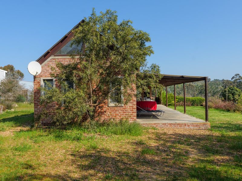 Renovated Industrial-Modern Farmhouse in Napier - Photo 4