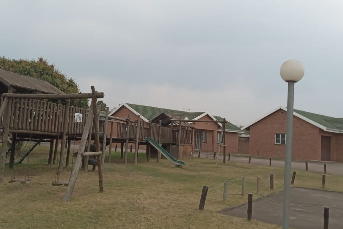 LINCOLN MEADE – SIMPLEXES - Photo 3