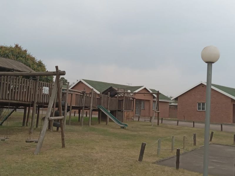 LINCOLN MEADE – SIMPLEXES - Photo 3