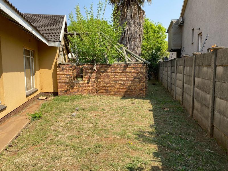 Stunning 8-bedroom house for sale in Vanderbijlpark SE 7, perfect for large families or investment! - Photo 10